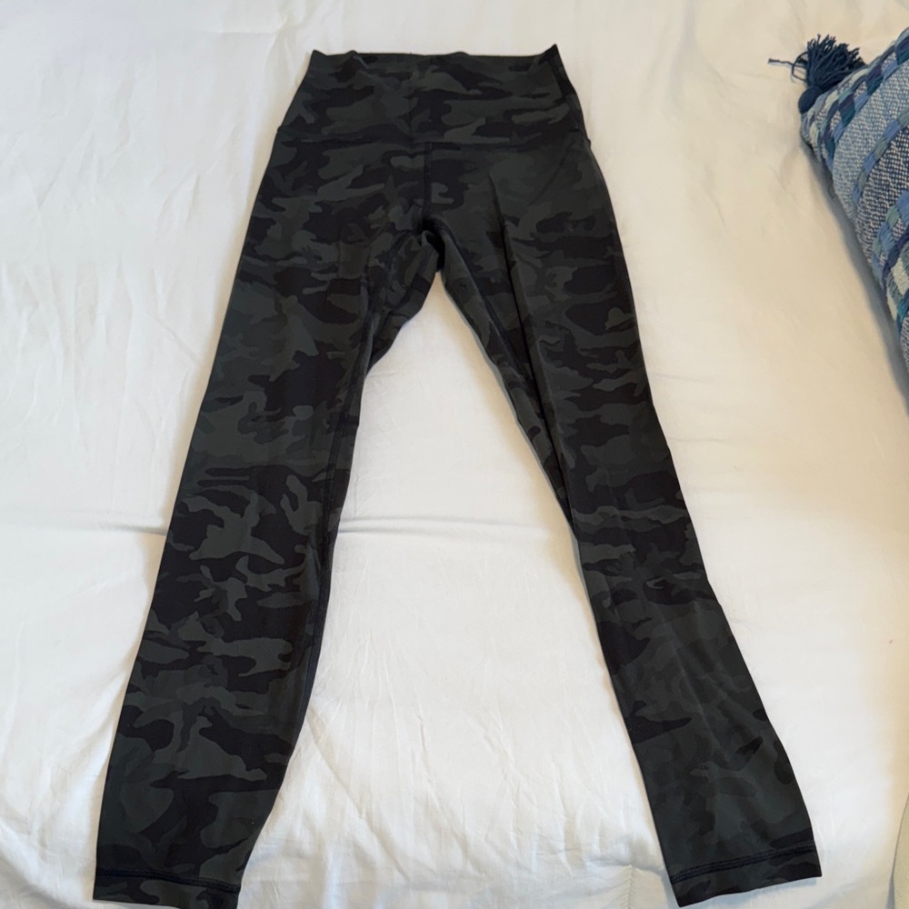 Women’s Lululemon Black Camo Leggings